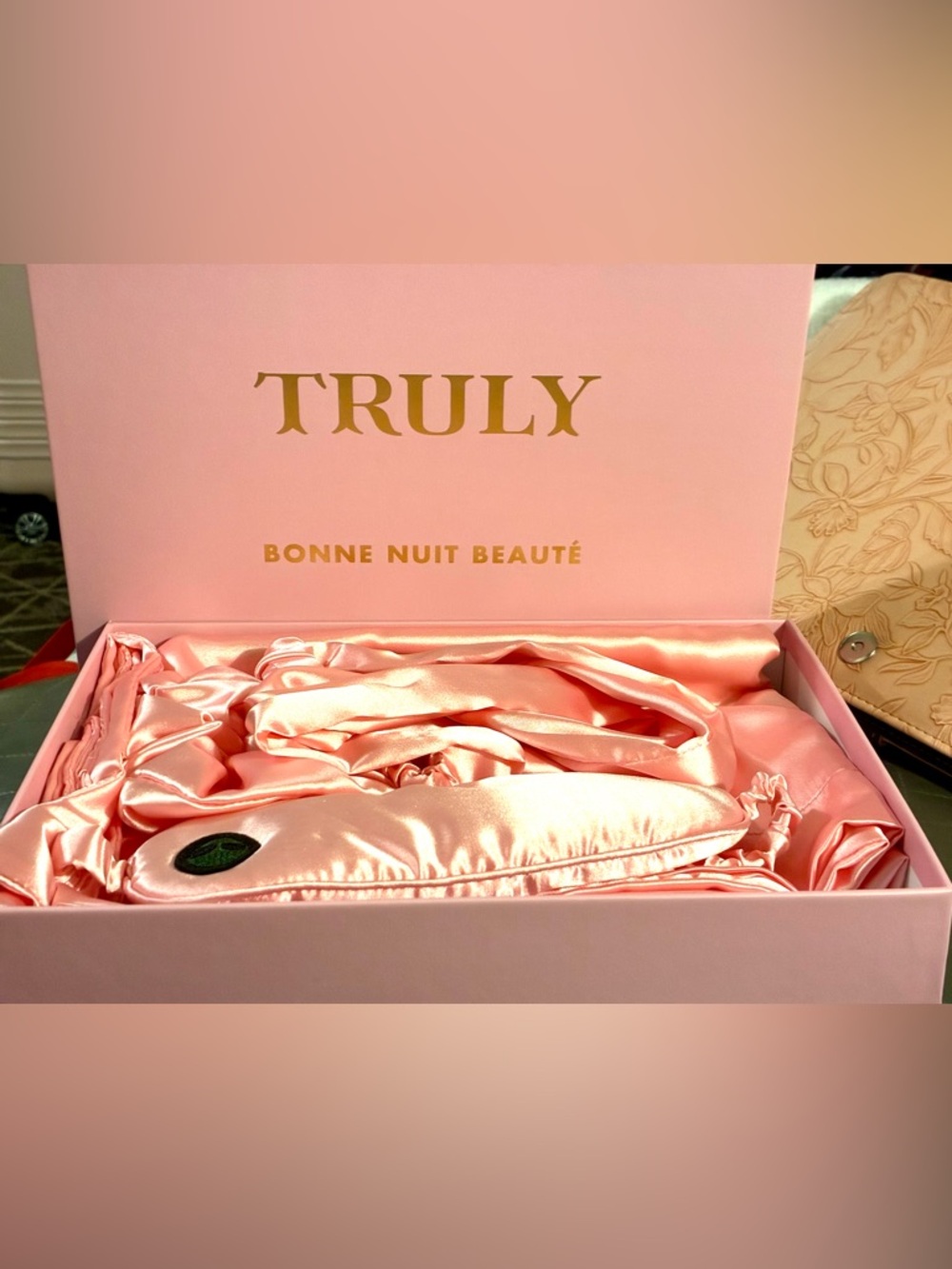 TRULY BEAUTY Bonne Nuit Wrinkle Complete Soft Satin Sleep Set in beautiful Pink